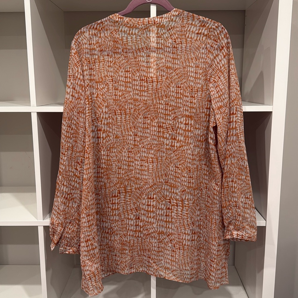 Excellent condition: Susan Graver orange V-neck semi-sheer top, size 10 - Picture 3 of 8